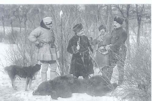 Великий Князь Владимир Александрович Романов (крайний справа) на охоте в кирилловских лесах. Нач. 20 века.